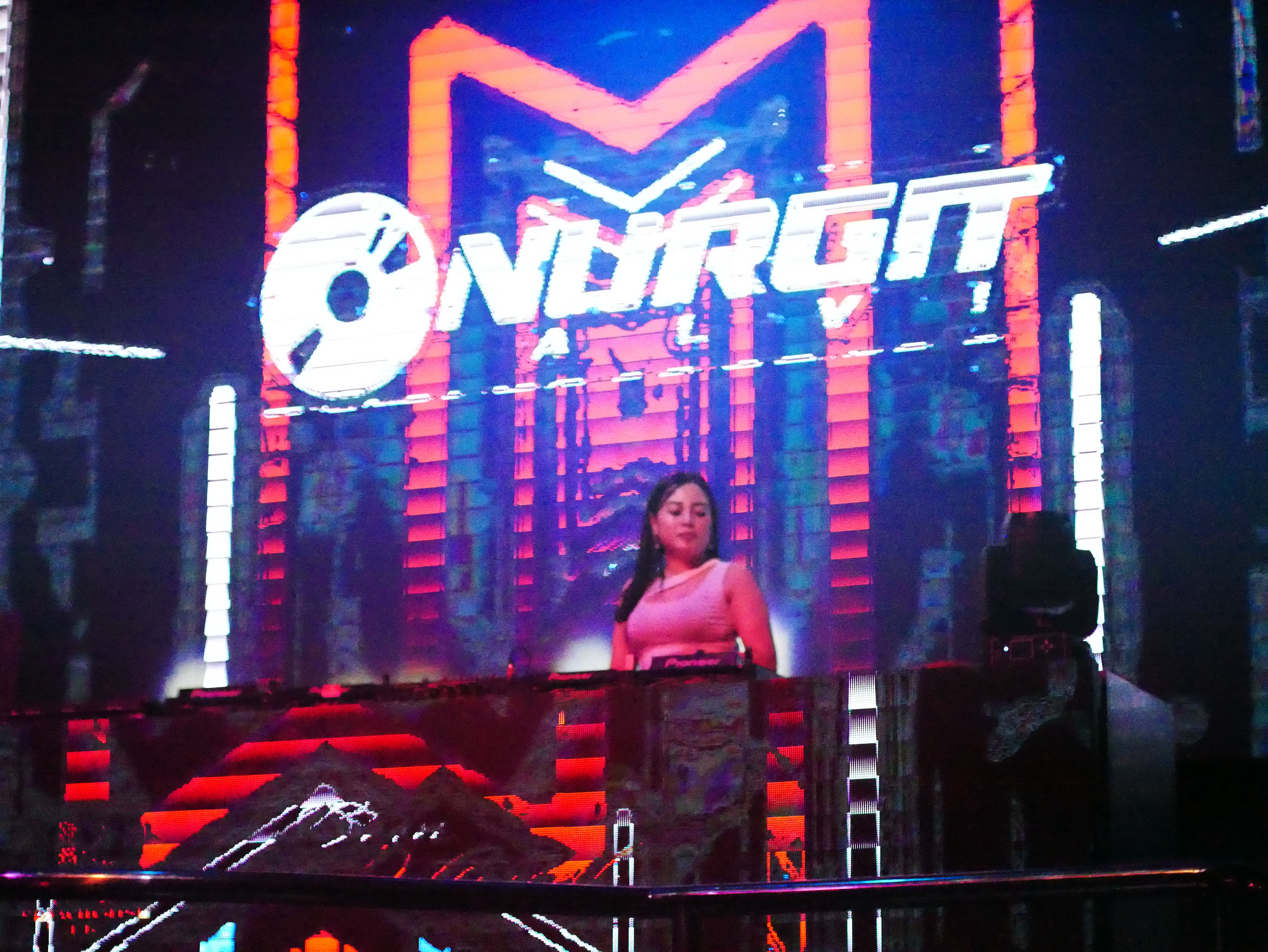 Lu'Te Club Discotique - Live Music & Karaoke